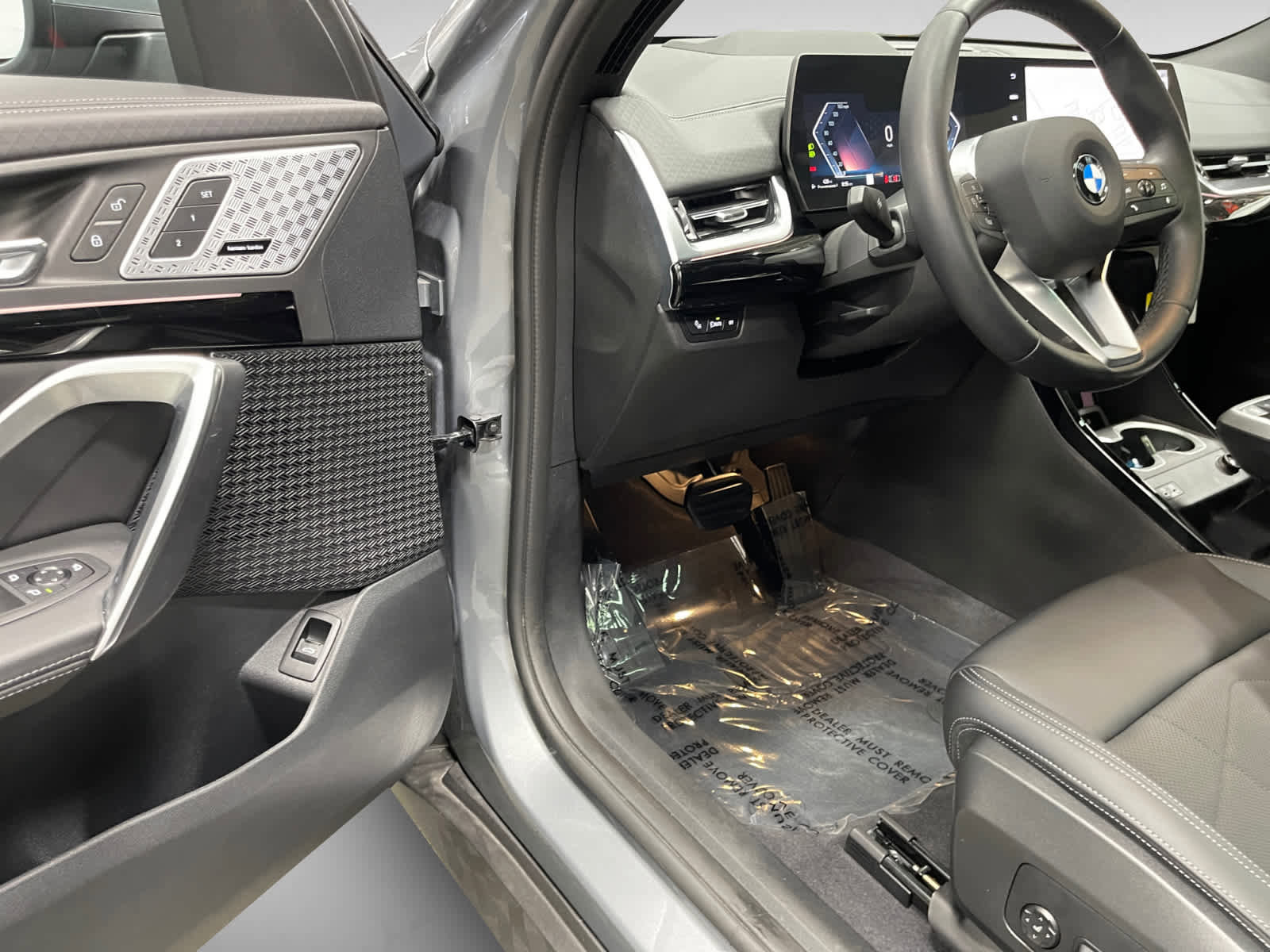 Used 2025 BMW X2 xDrive28i w/ Premium Package image 18