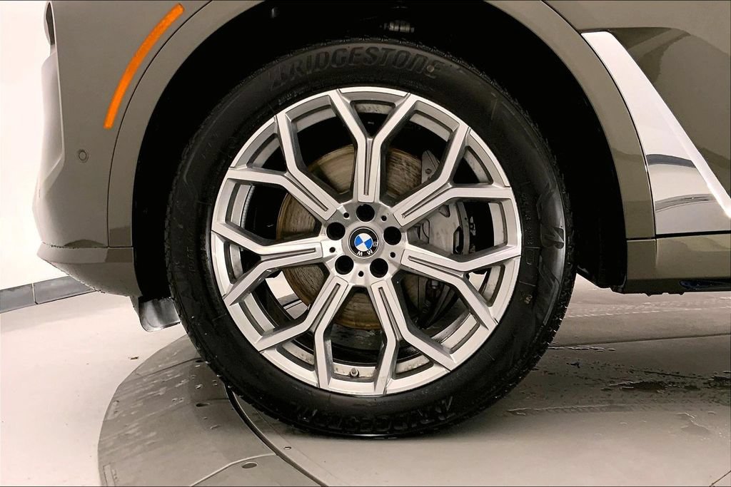 New 2026 BMW X7 xDrive40i w/ Premium Package AWD/4WD image 9