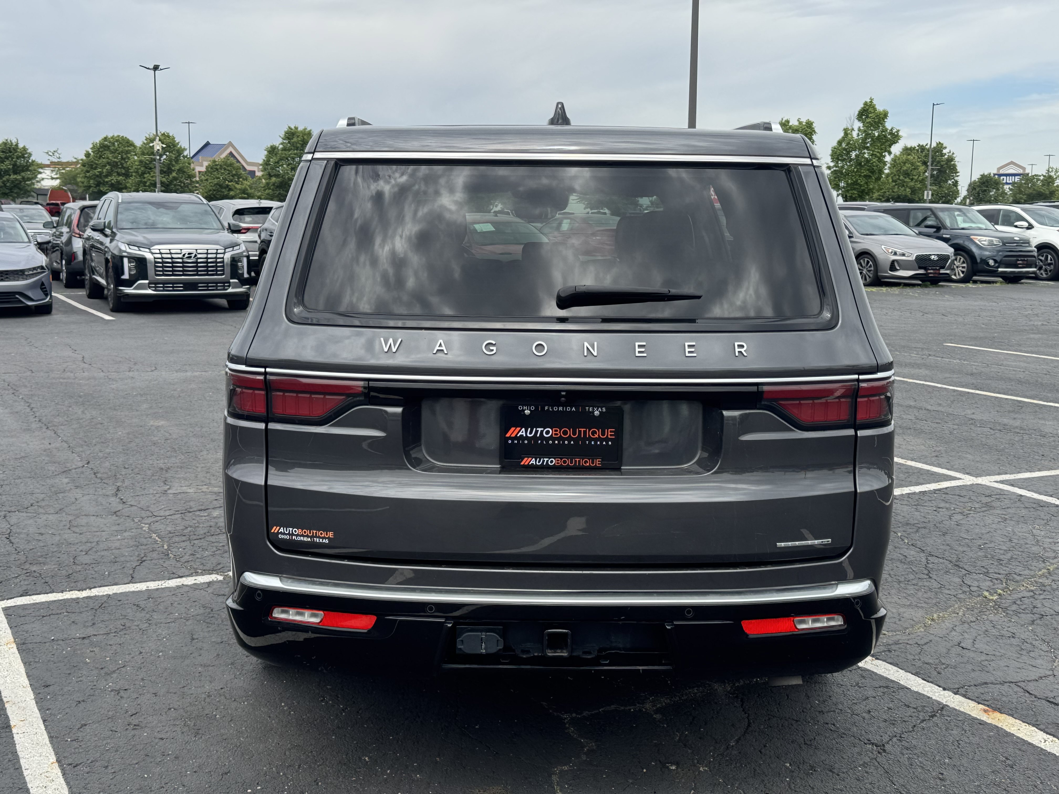 Used 2024 Jeep Wagoneer L Series III w/ Flexible Seating Group AWD/4WD image 11