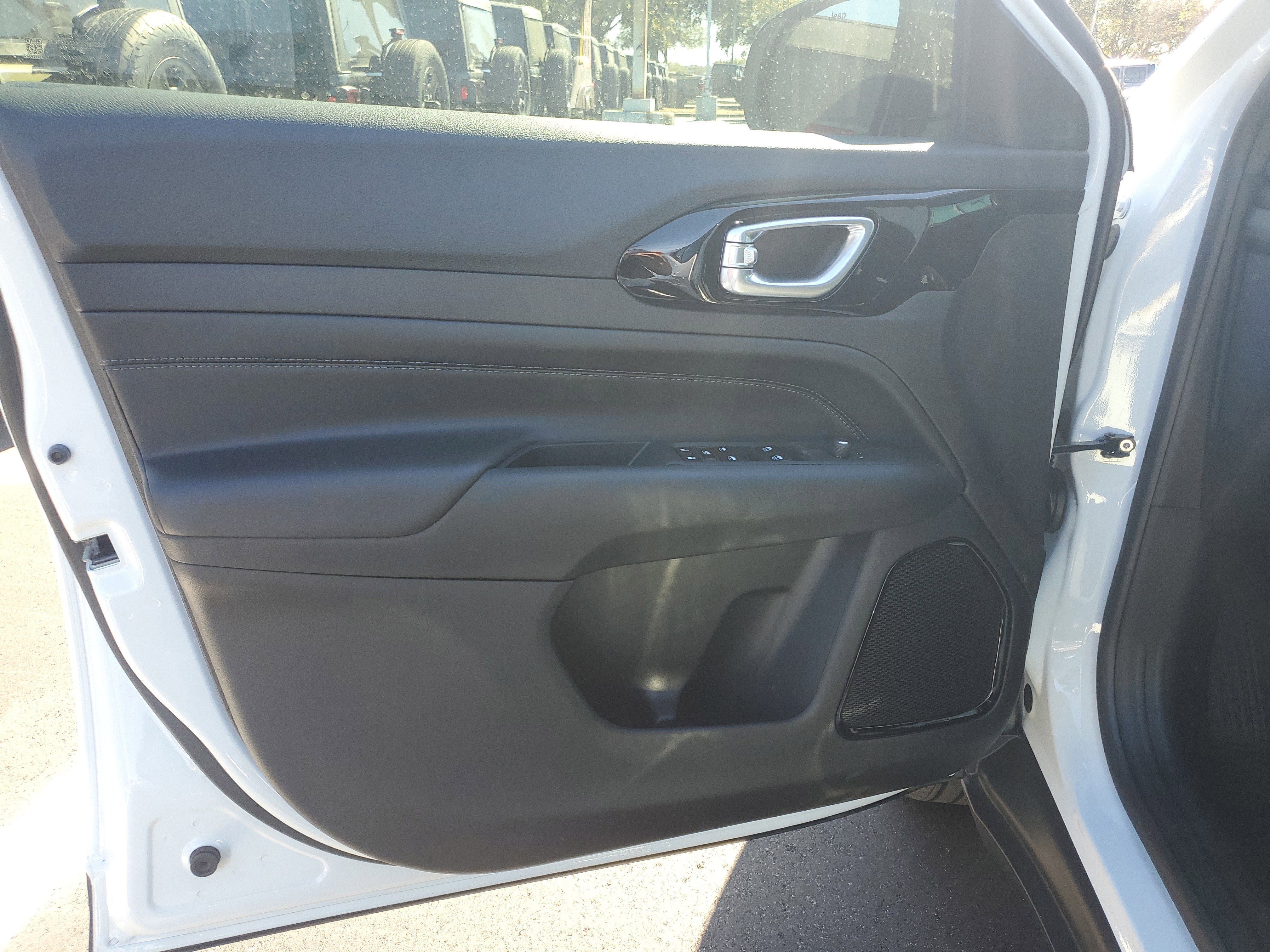 New 2026 Jeep Compass Latitude image 9