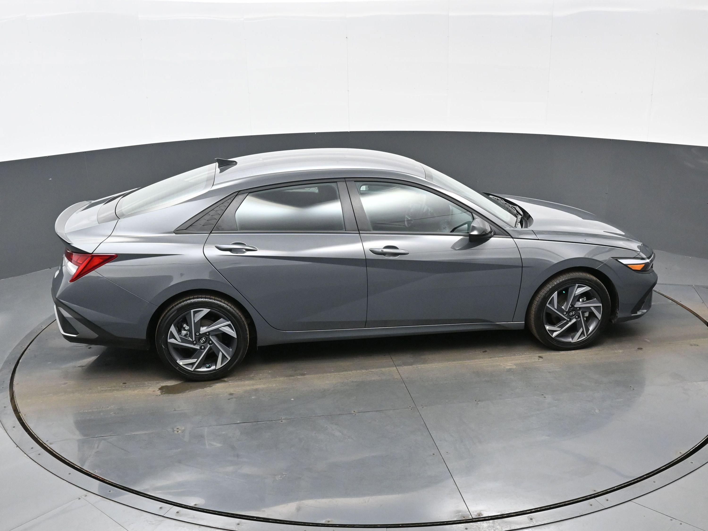 Certified 2025 Hyundai Elantra SEL image 37