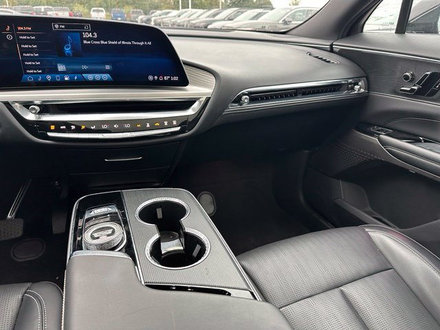 Used 2024 Cadillac Lyriq Luxury AWD/4WD image 16