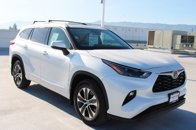 Certified 2022 Toyota Highlander XLE image 2