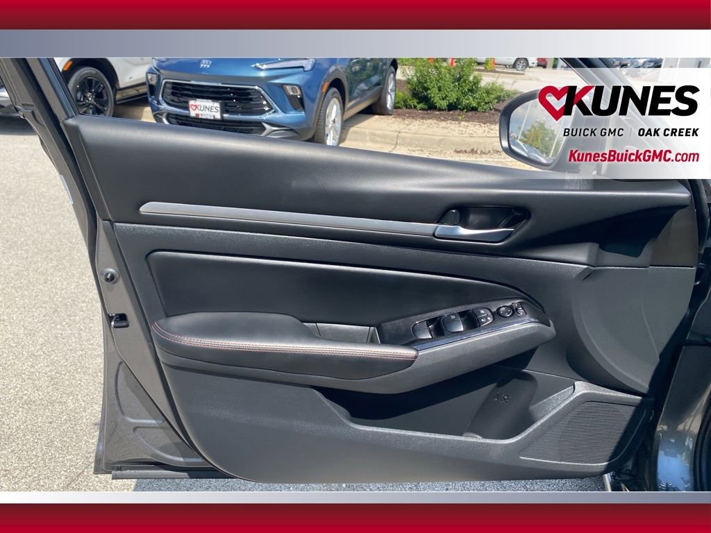 Used 2024 Nissan Altima 2.5 SR image 8