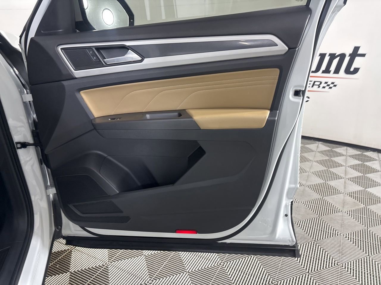 Used 2023 Volkswagen Atlas Cross Sport SE w/ Panoramic Sunroof Package image 26