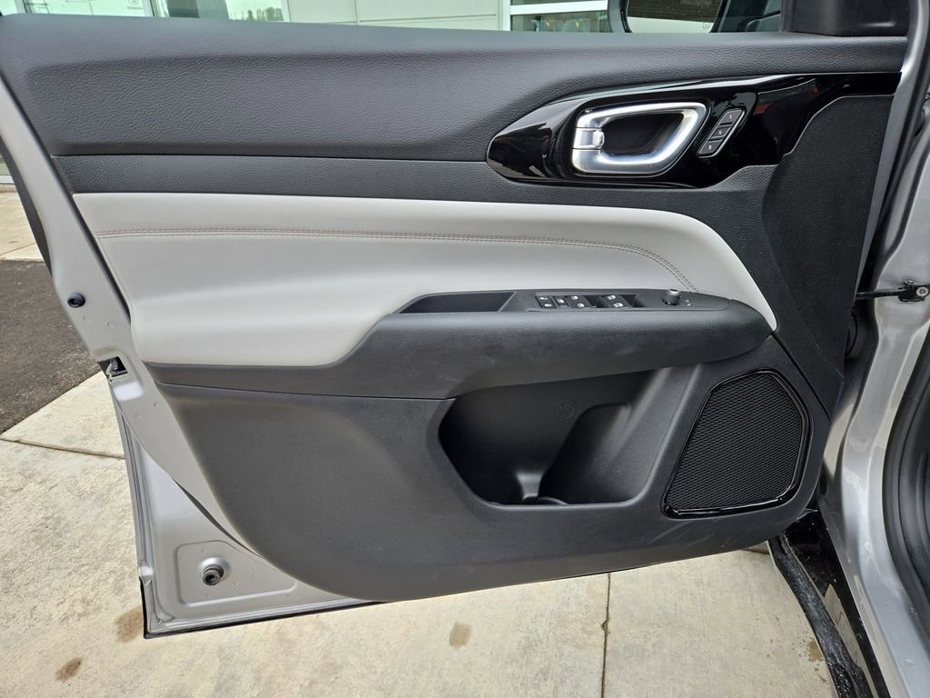 Used 2023 Jeep Compass Limited w/ Elite Group image 11