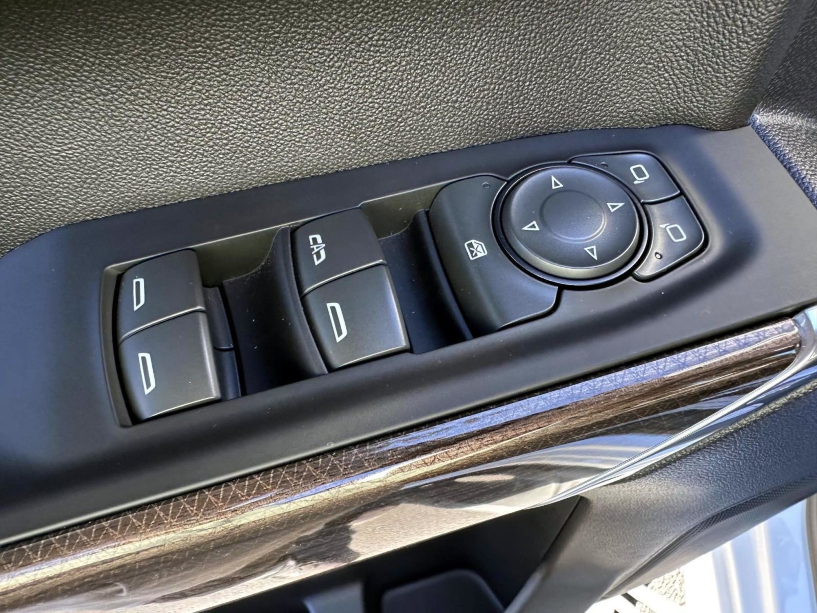 Used 2021 Chevrolet Silverado 1500 LT Trail Boss w/ Bed Protection Package AWD/4WD image 9