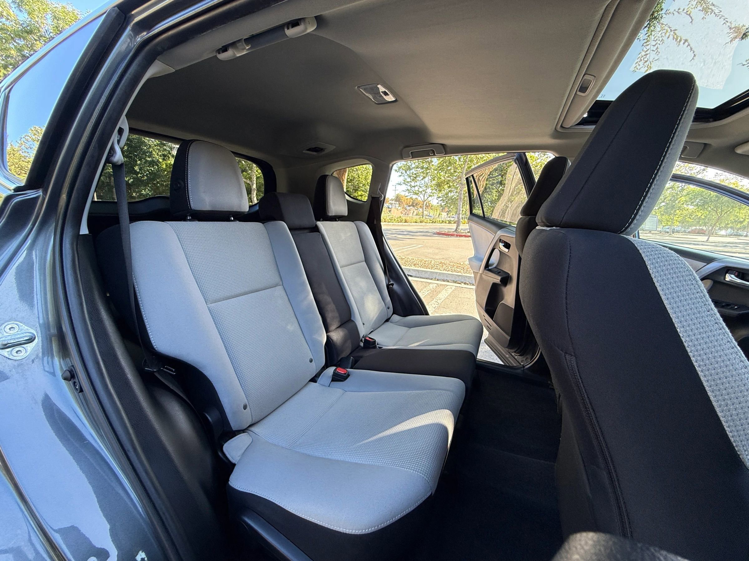 Used 2016 Toyota RAV4 XLE FWD image 23