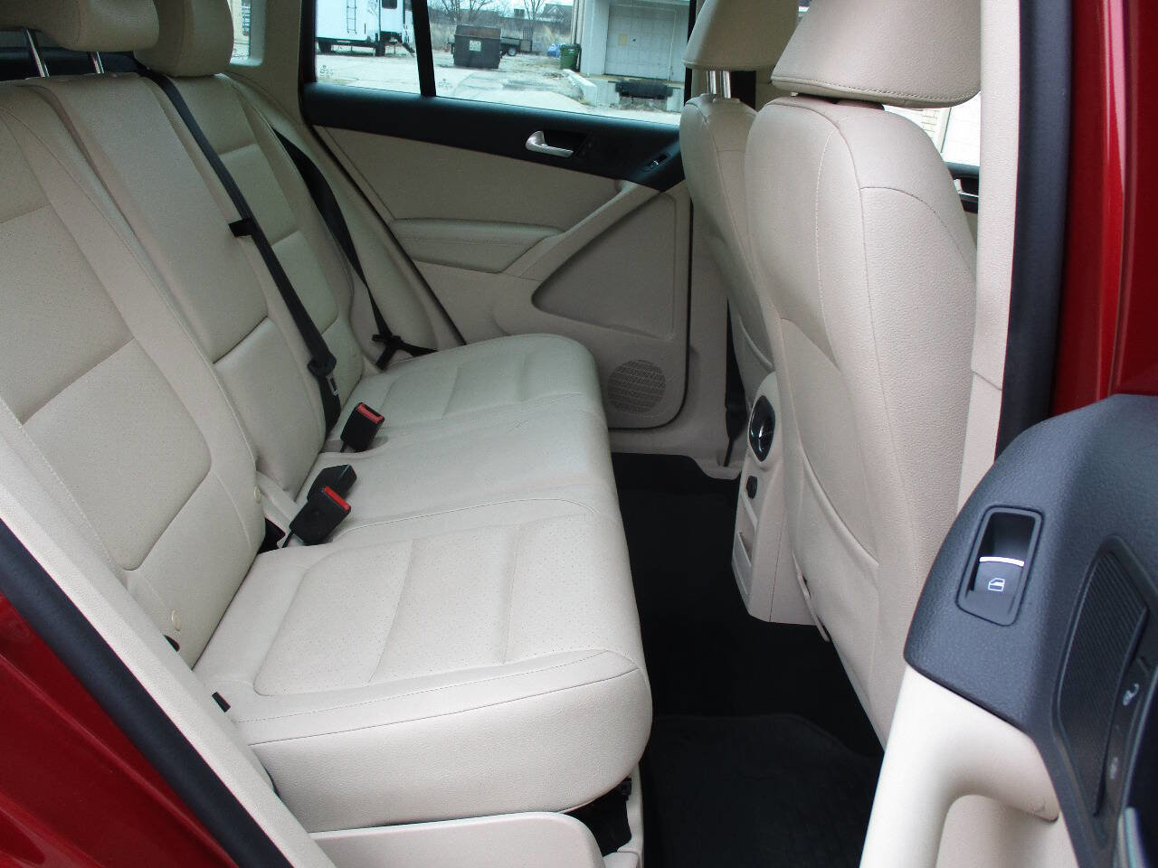 Used 2016 Volkswagen Tiguan SE image 96