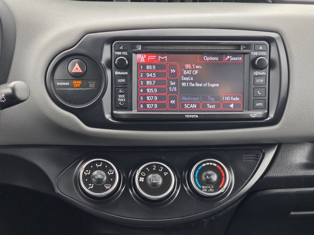 Used 2016 Toyota Yaris L image 11