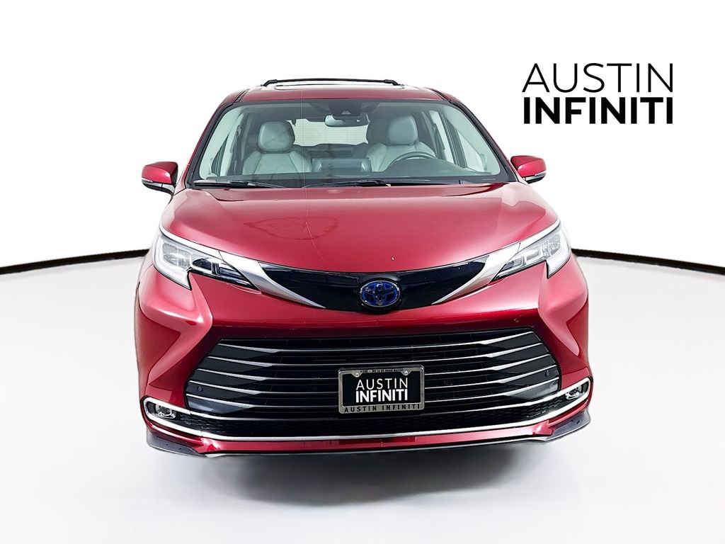 Used 2024 Toyota Sienna Limited image 2