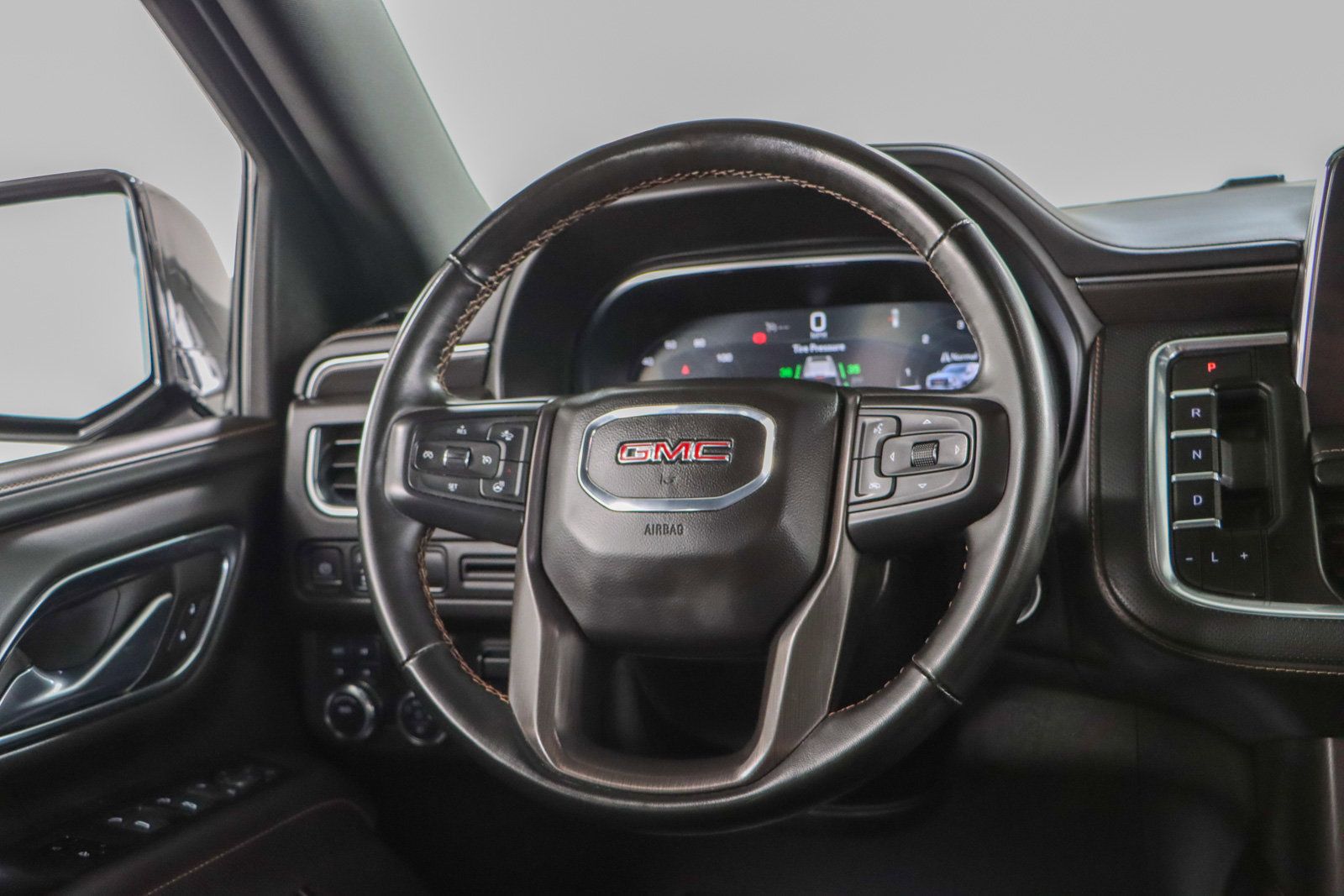 Used 2024 GMC Yukon AT4 w/ Max Trailering Package image 13