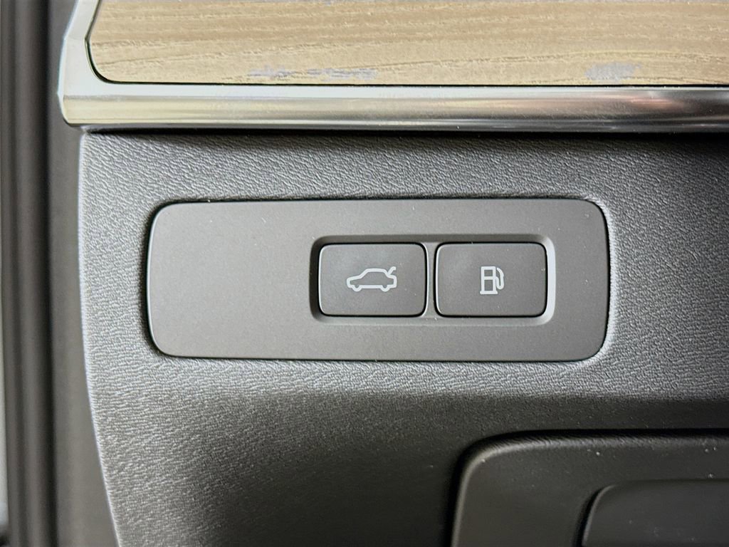 New 2026 Volvo XC90 T8 Plus w/ Protection Package Premier image 10