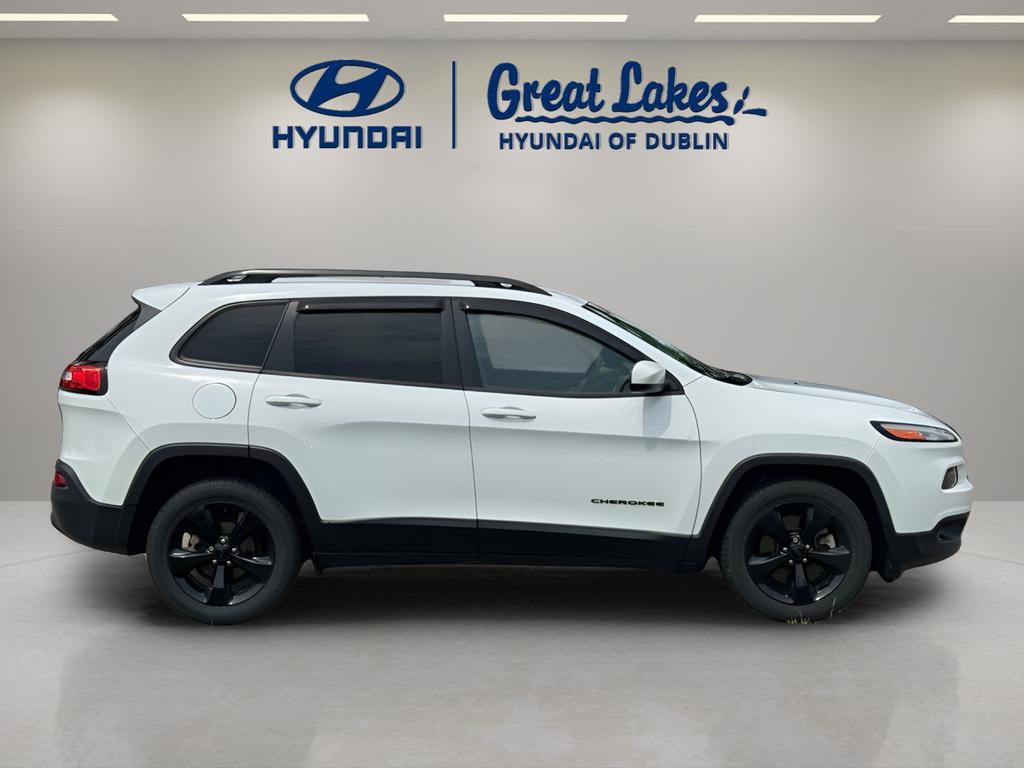 Used 2018 Jeep Cherokee Latitude w/ Altitude Package FWD image 6