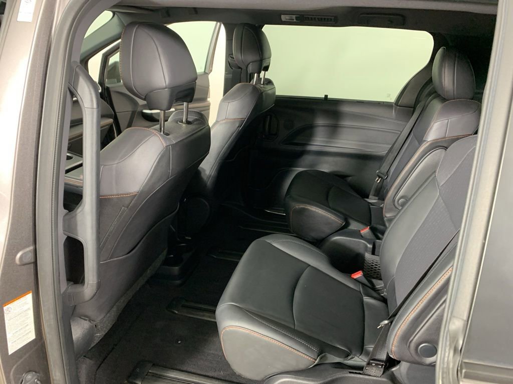 Used 2022 Toyota Sienna XSE image 34