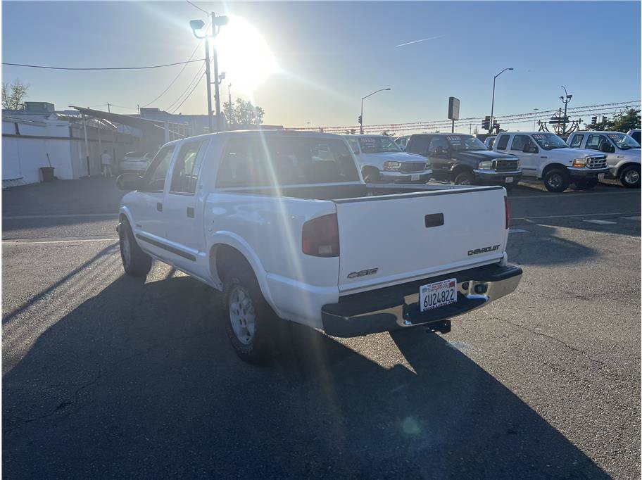 Used 2001 Chevrolet S10 Pickup LS w/ Cold-Climate Pkg AWD/4WD image 5