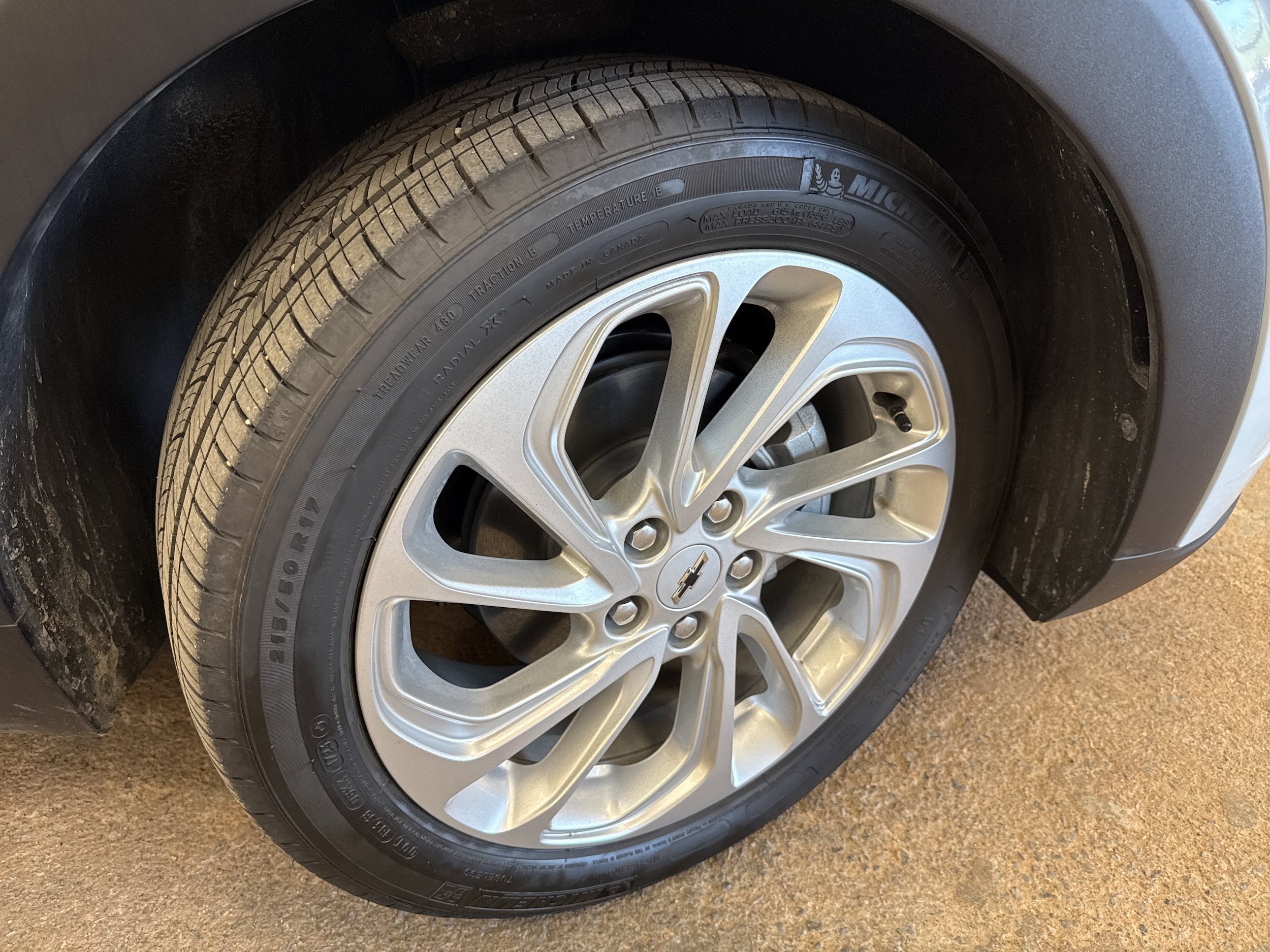 Used 2023 Chevrolet Bolt EUV LT FWD image 13