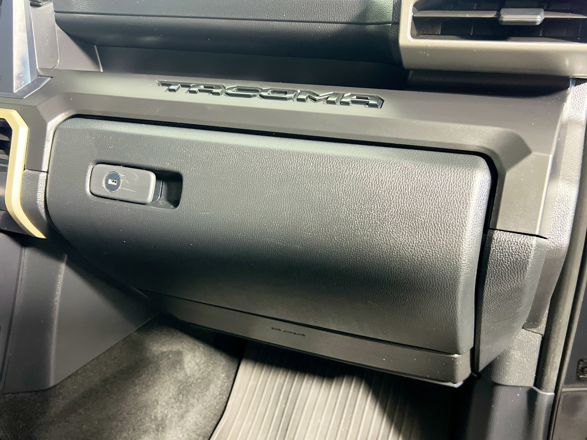 Used 2025 Toyota Tacoma SR w/ SR Upgrade Package image 34