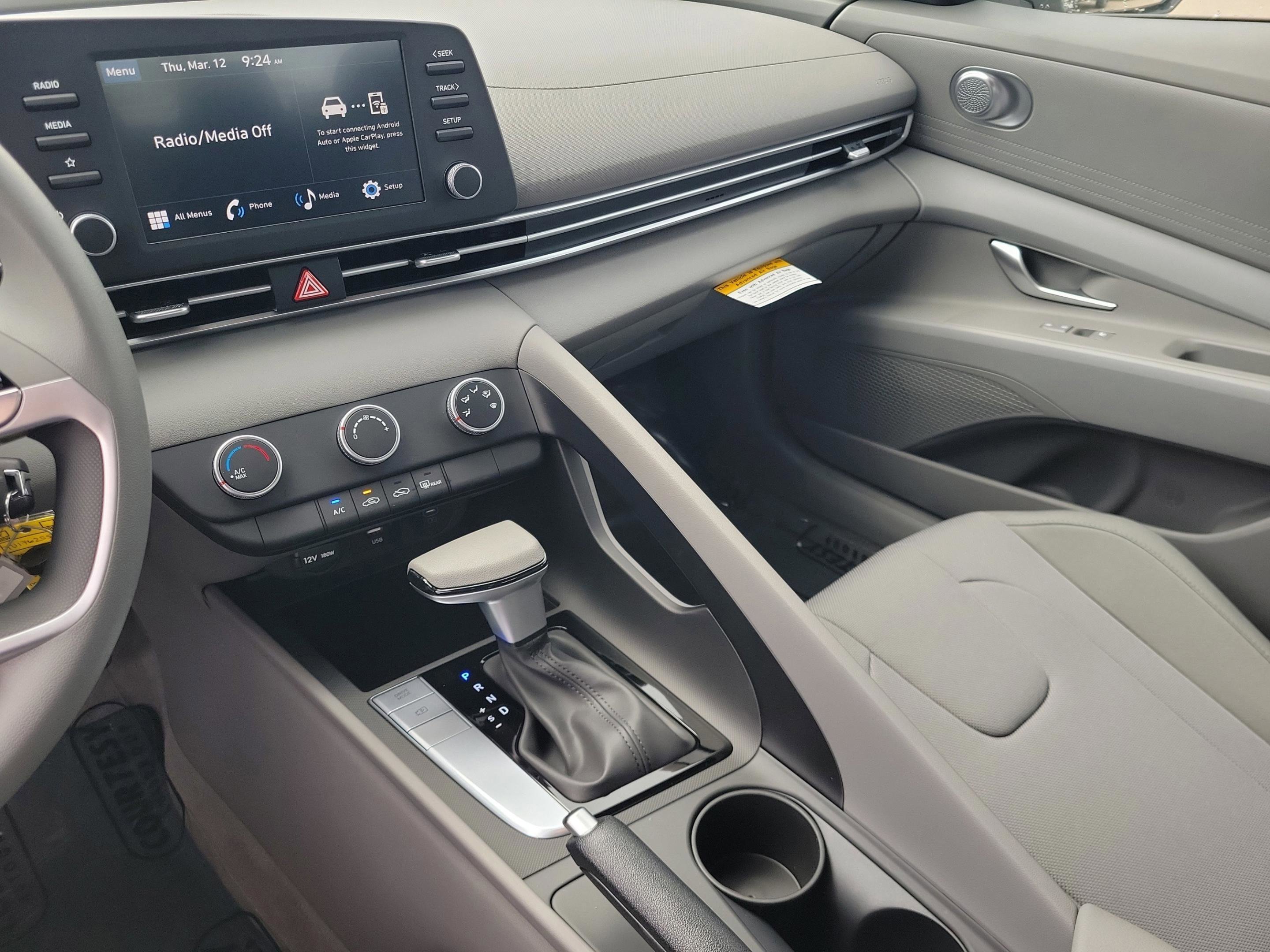 New 2026 Hyundai Elantra SE FWD image 30