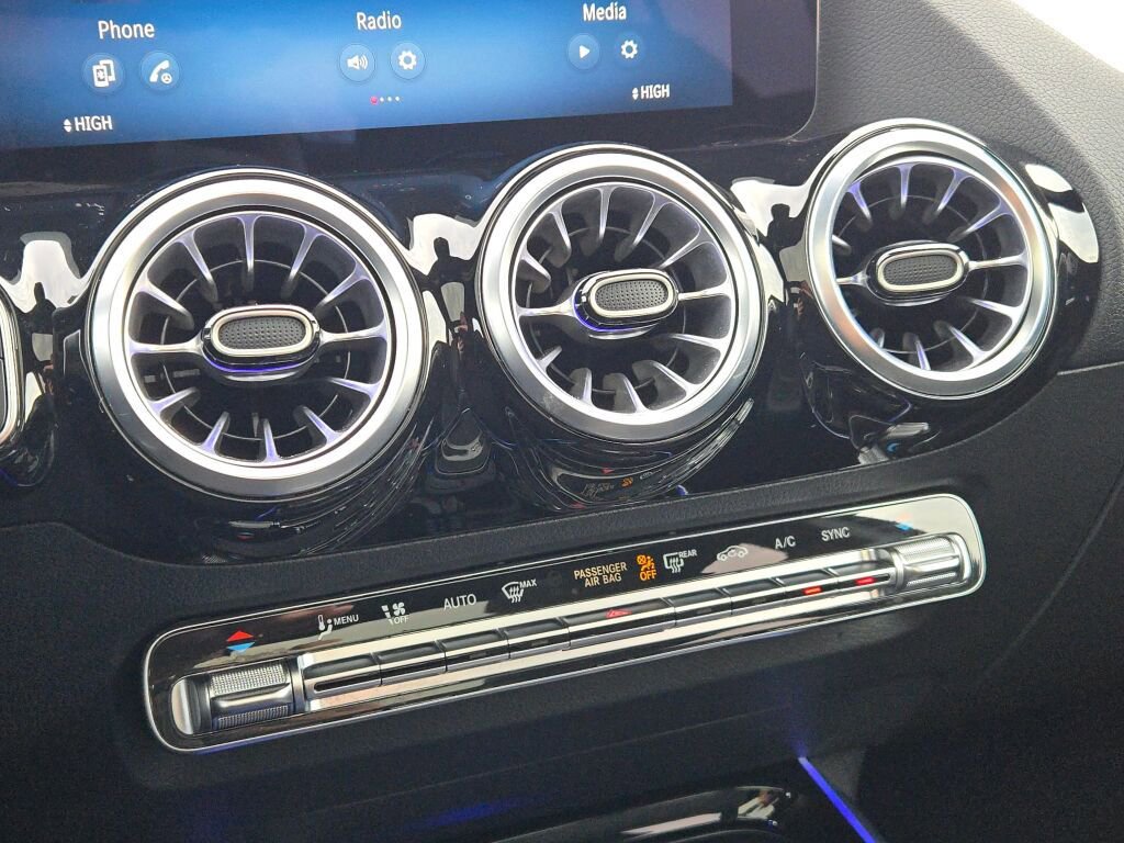 Used 2024 Mercedes-Benz GLA 35 AMG 4MATIC image 29