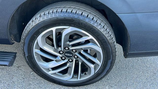 Used 2025 Lincoln Navigator Reserve image 7