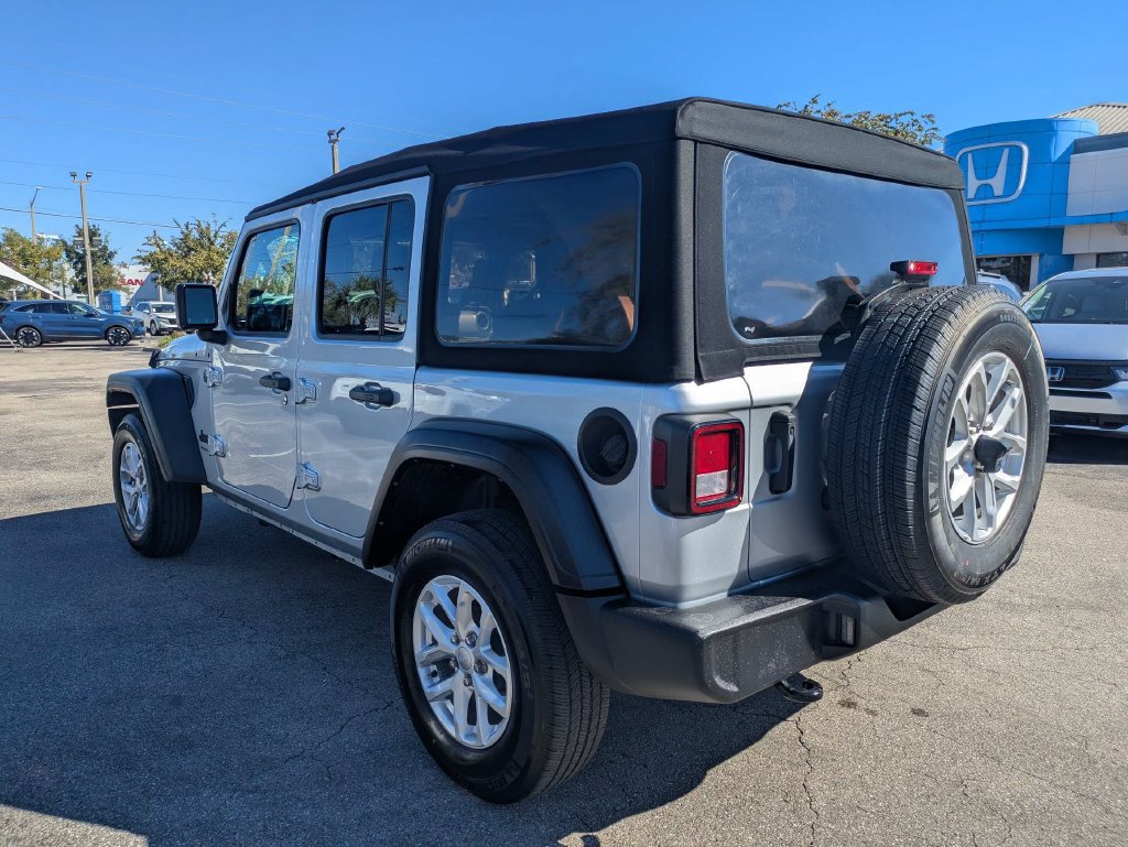 Used 2023 Jeep Wrangler Unlimited Sport AWD/4WD image 5