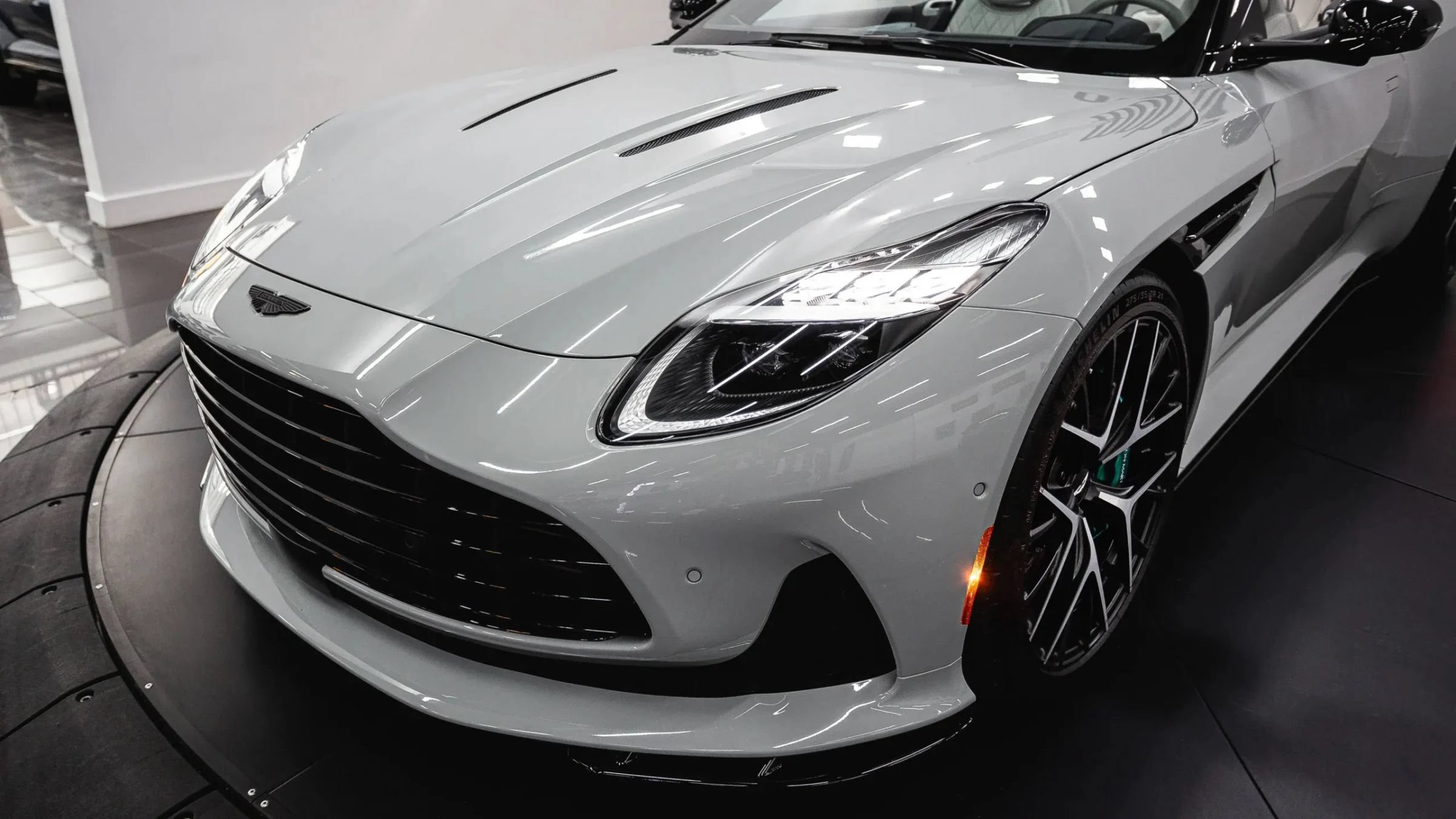 Used 2024 Aston Martin DB12 Convertible RWD image 16