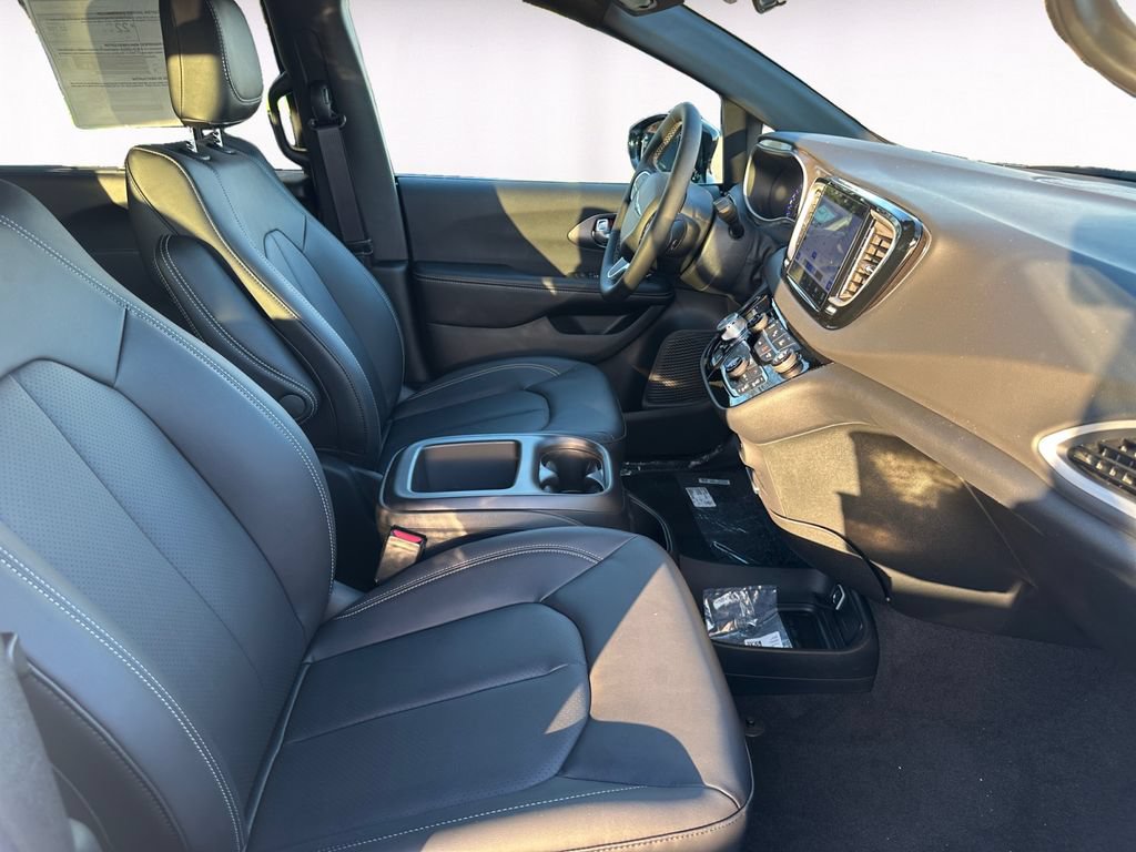 New 2026 Chrysler Voyager LX FWD image 15
