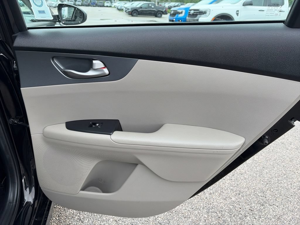 Used 2021 Kia Forte LXS FWD image 29