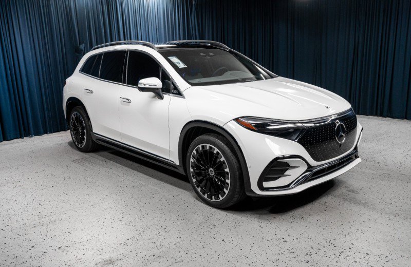 New 2026 Mercedes-Benz EQS 400 4MATIC SUV image 3