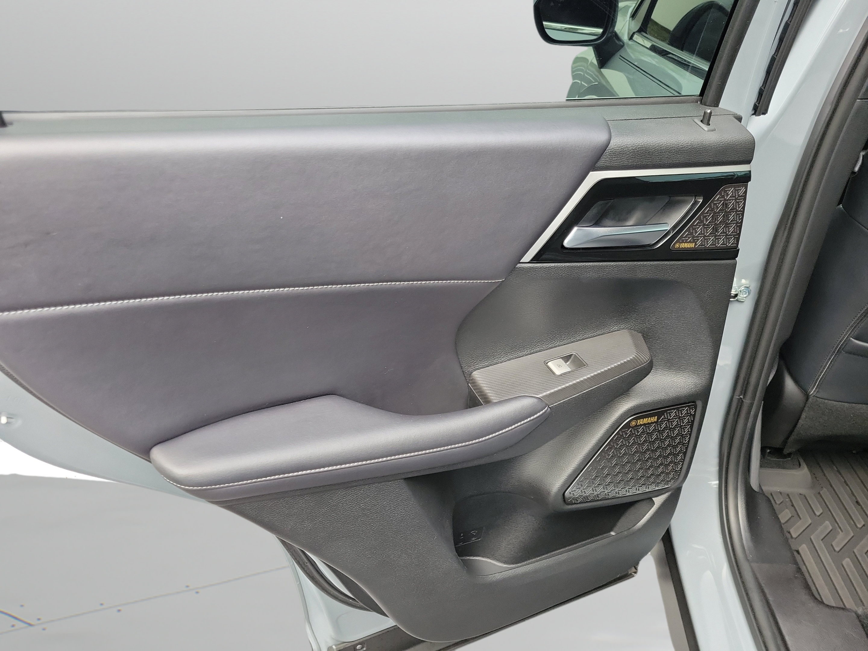 Used 2025 Mitsubishi Outlander SE FWD image 25
