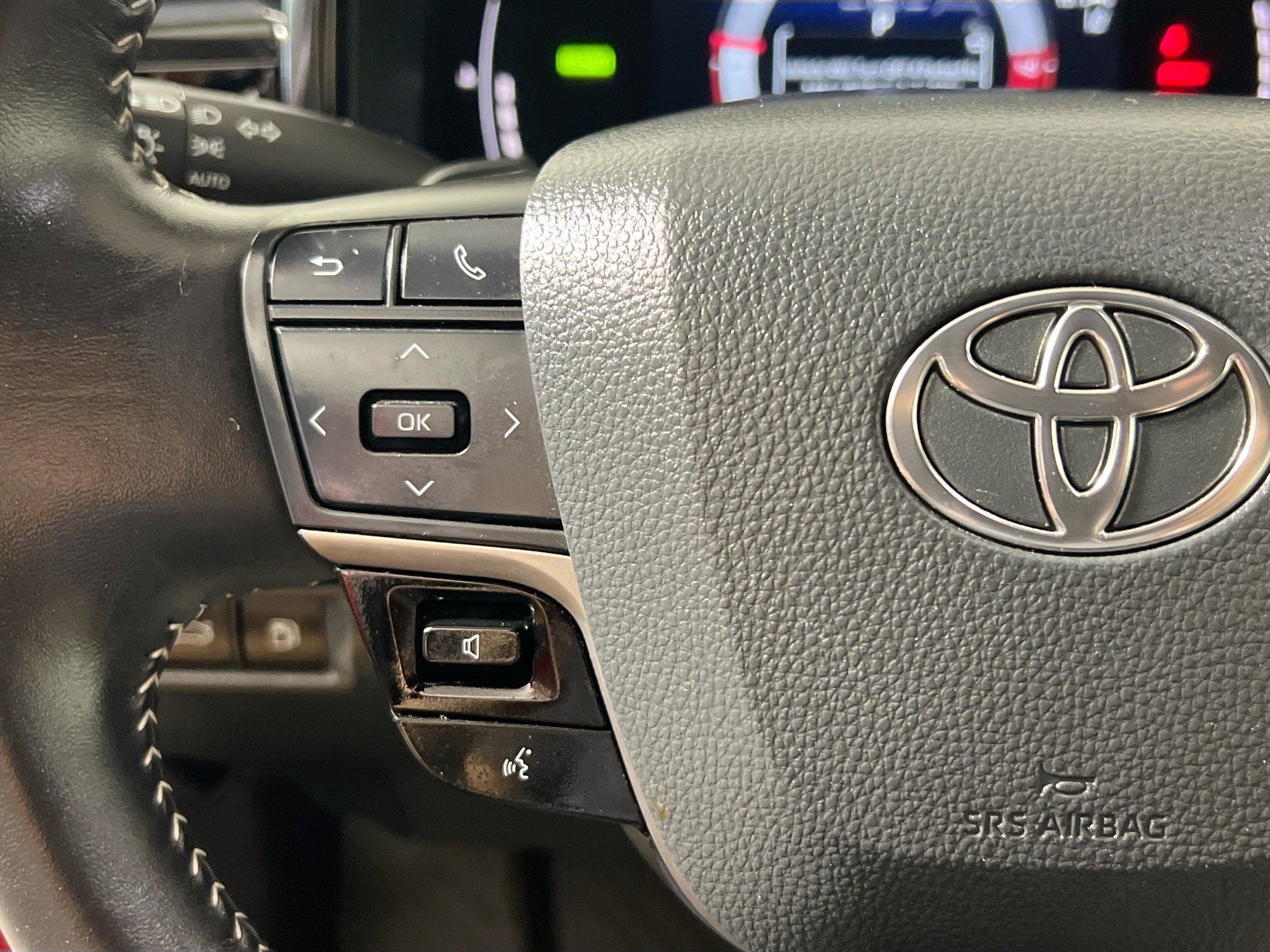 Used 2025 Toyota Camry SE w/ Convenience Package FWD image 17