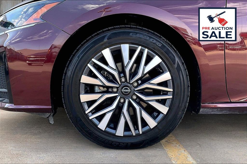 Used 2025 Nissan Altima 2.5 SV image 8