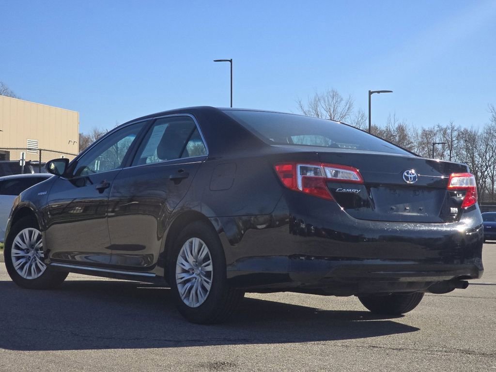 Used 2014 Toyota Camry LE image 10