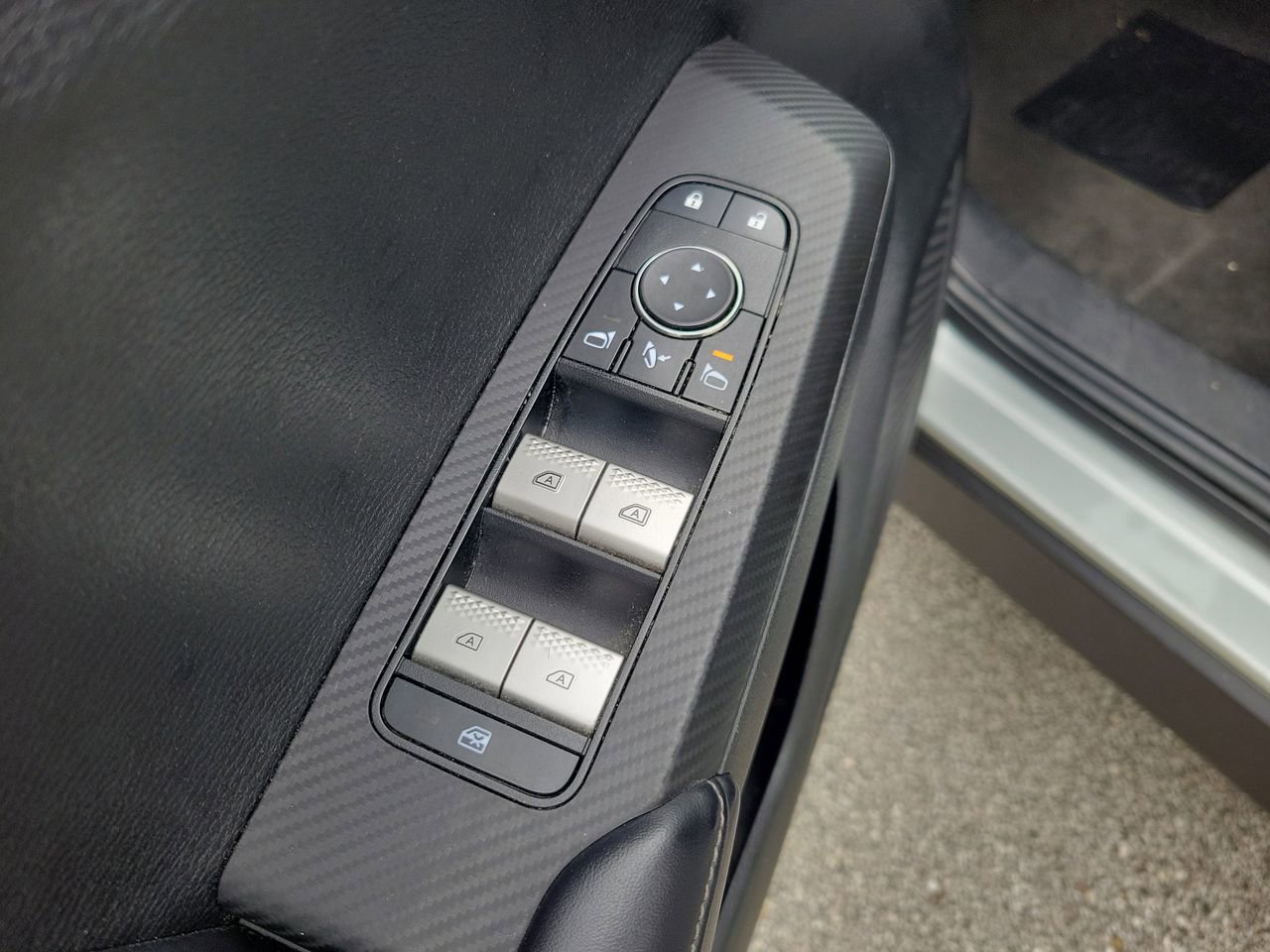 Used 2024 Mitsubishi Outlander SE image 15