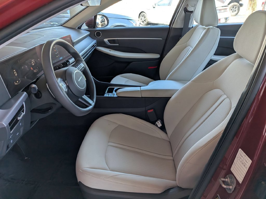 Used 2025 Hyundai Sonata SEL FWD image 12