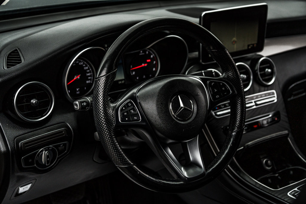 Used 2019 Mercedes-Benz GLC 300 4MATIC image 24