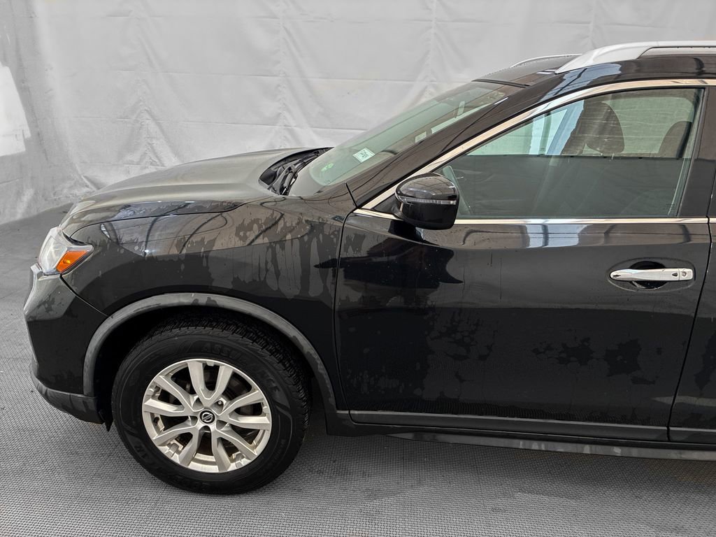 Used 2018 Nissan Rogue SV AWD/4WD image 3
