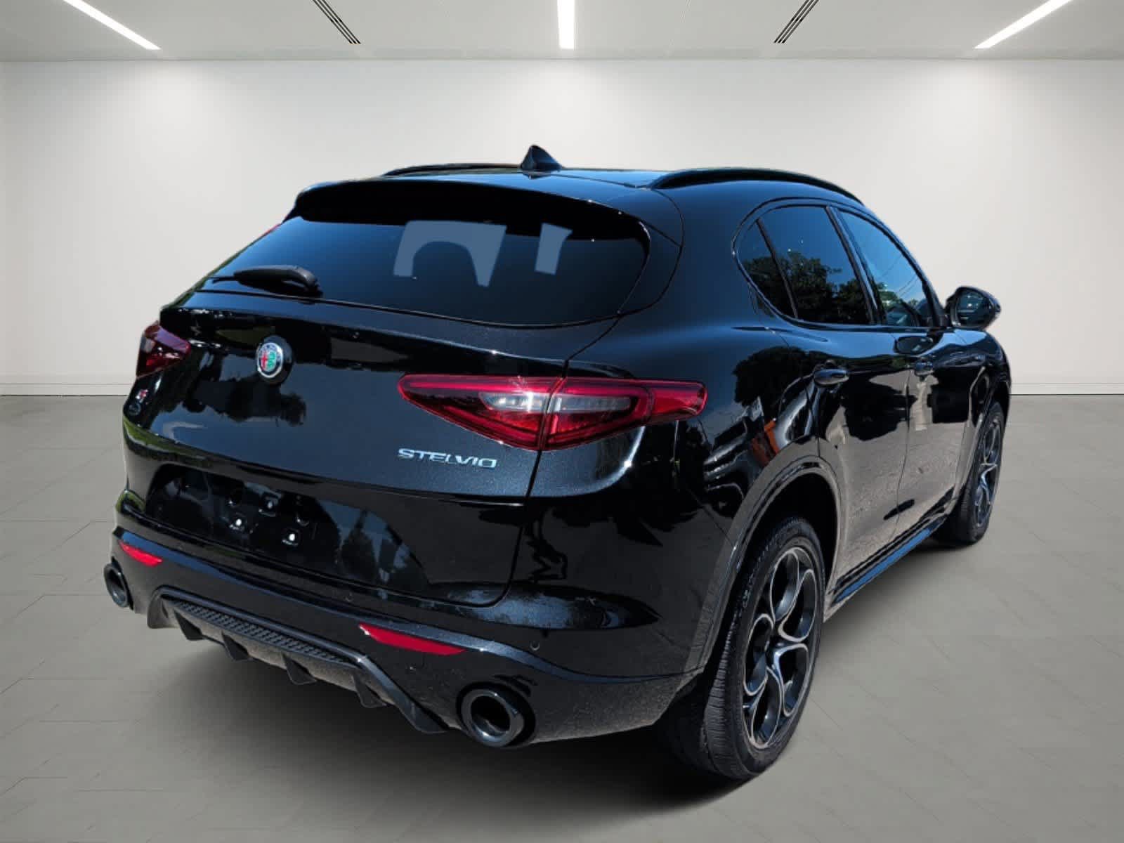 Used 2023 Alfa Romeo Stelvio Veloce AWD/4WD image 6