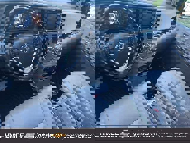 Used 2019 Toyota Sienna XLE image 11