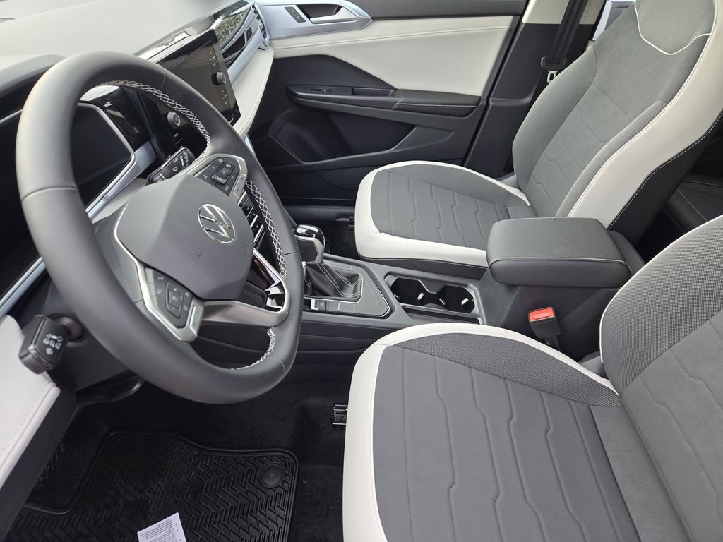 New 2026 Volkswagen Taos SE image 11