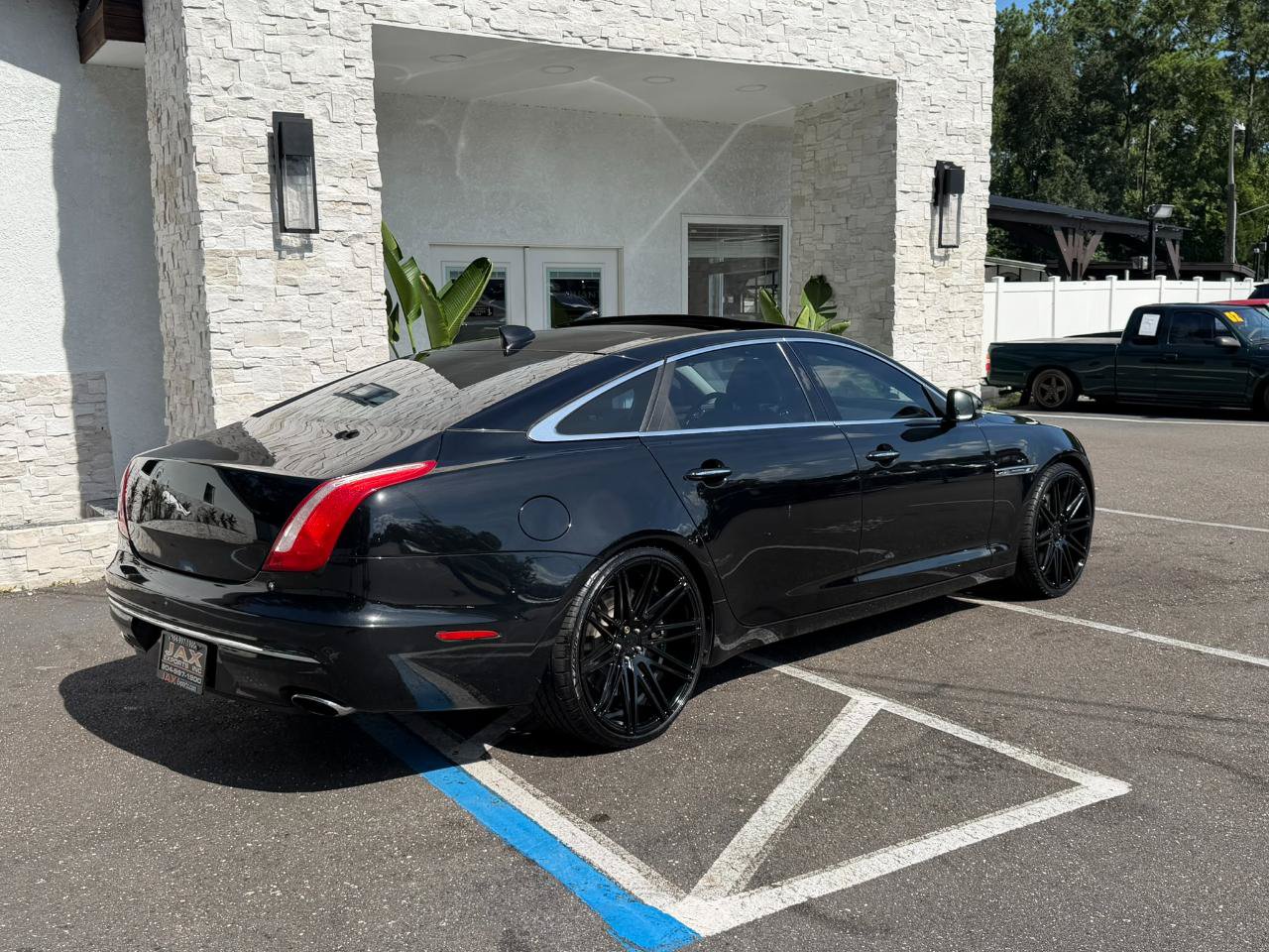 Used 2016 Jaguar XJ L Supercharged RWD image 15