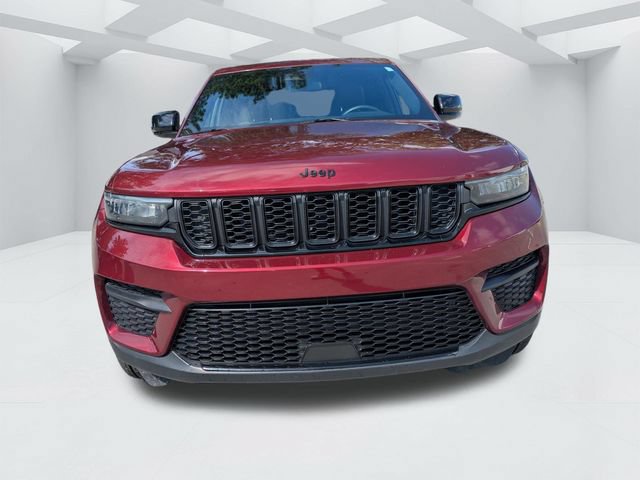 Used 2023 Jeep Grand Cherokee Altitude AWD/4WD image 11
