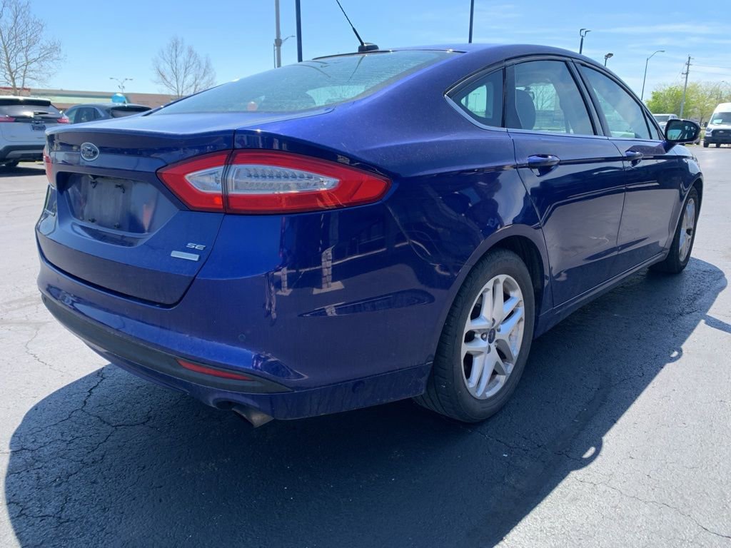 Used 2016 Ford Fusion SE image 3