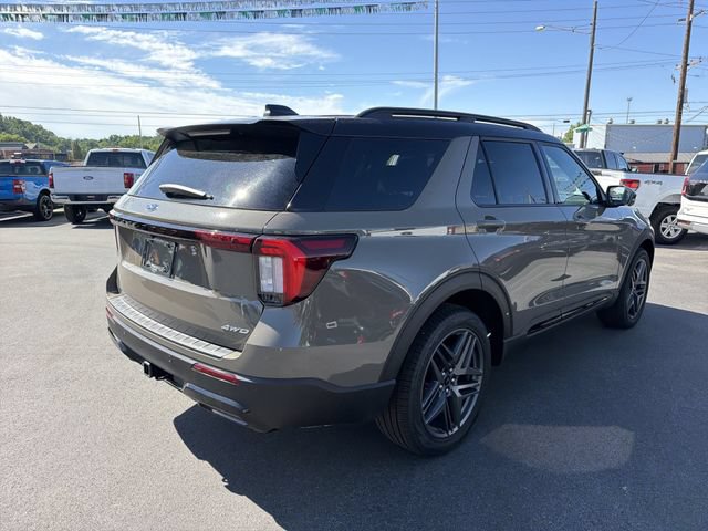 New 2026 Ford Explorer ST-Line w/ ST-Line Street Pack AWD/4WD image 4