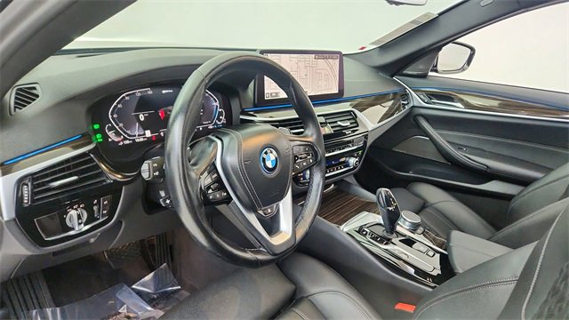Used 2023 BMW 530e xDrive w/ Premium Package image 18