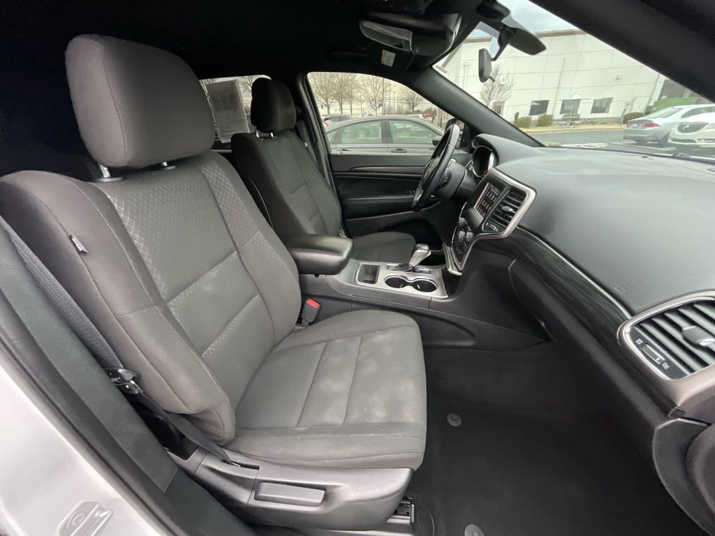 Used 2021 Jeep Grand Cherokee Laredo image 31