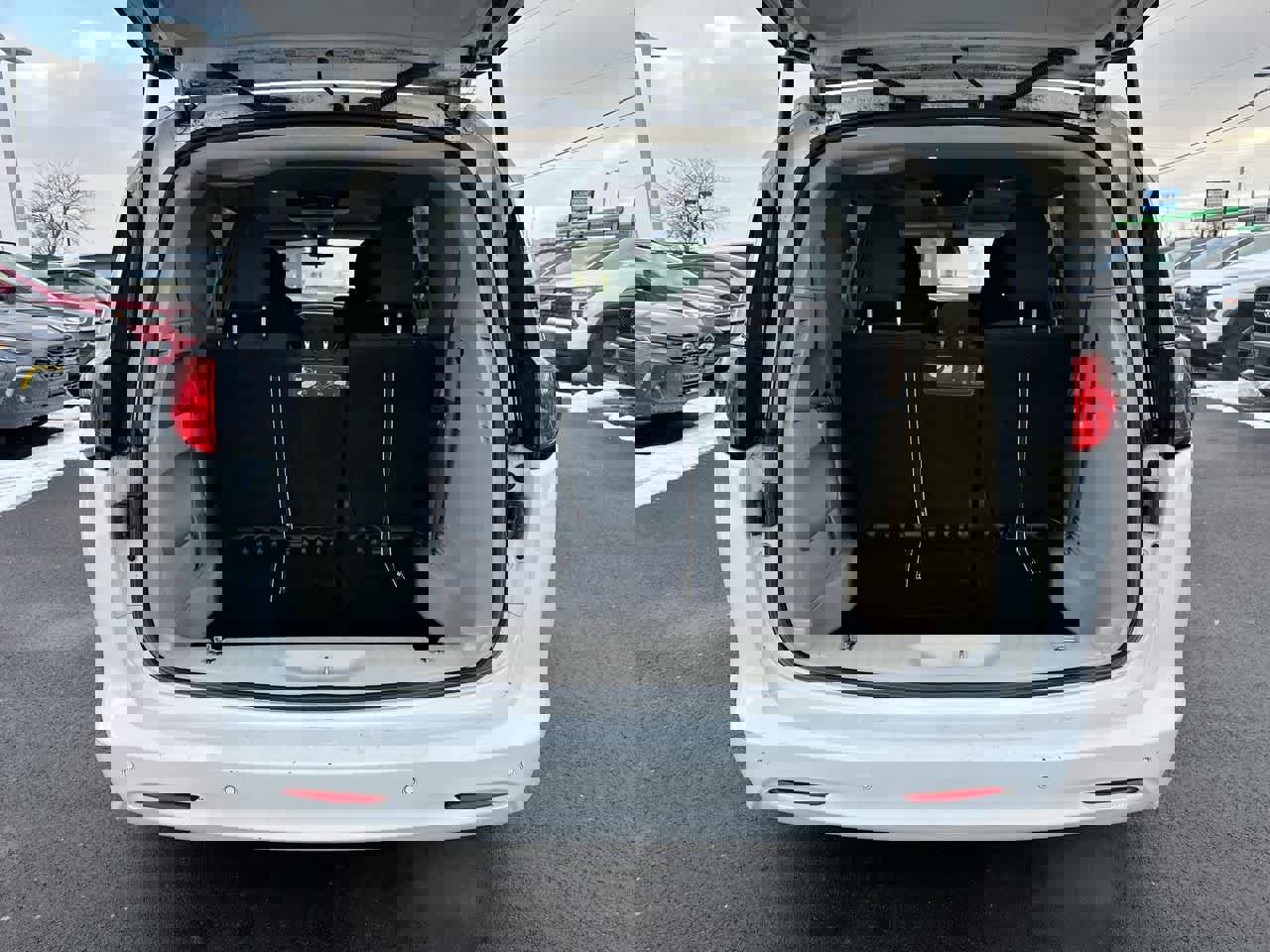 Used 2018 Chrysler Pacifica LX image 35