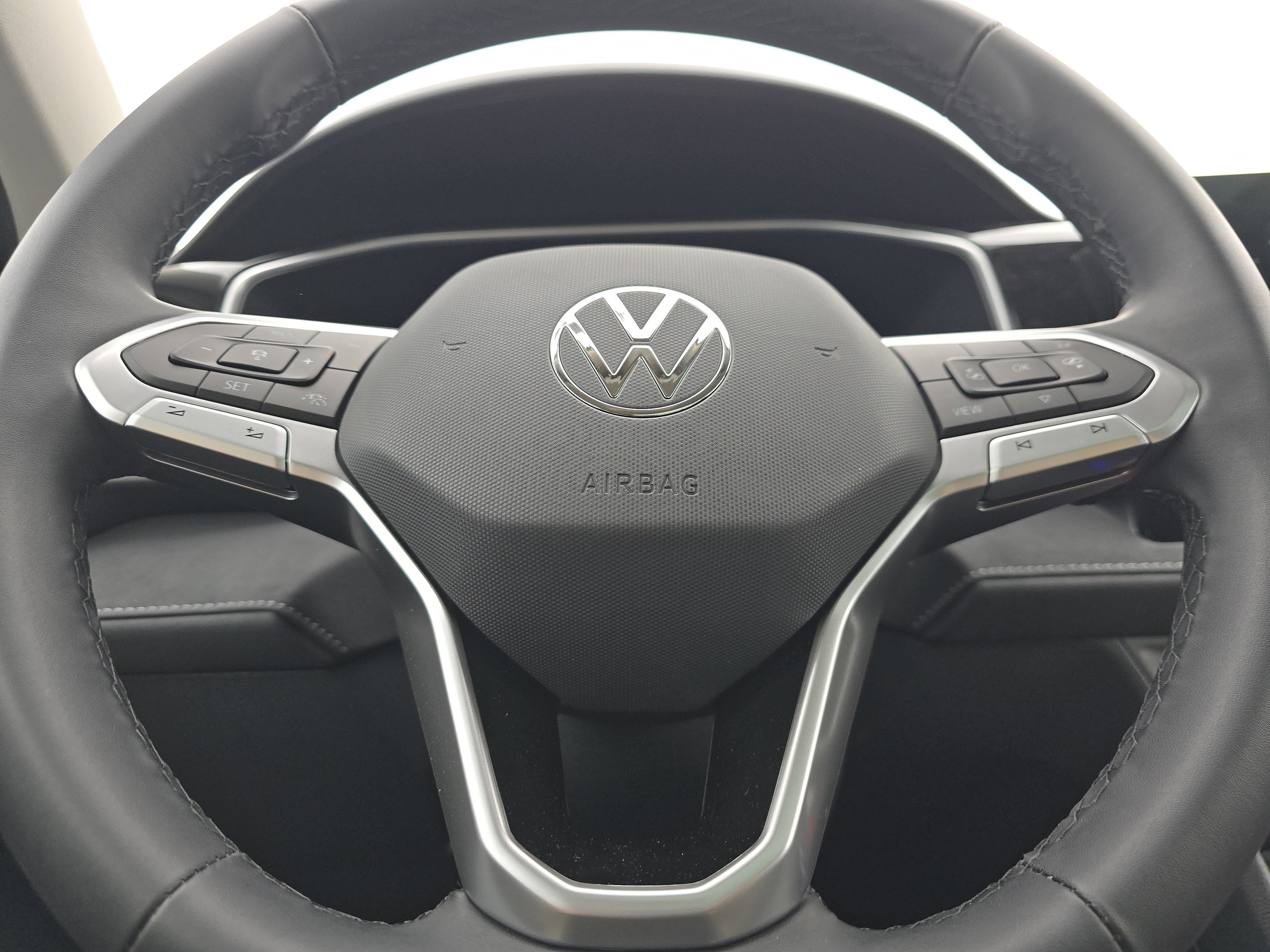 New 2025 Volkswagen Taos SE image 25