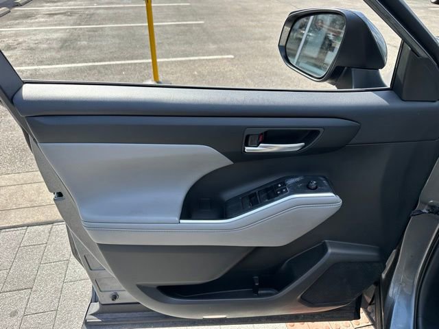 Used 2020 Toyota Highlander XLE image 10